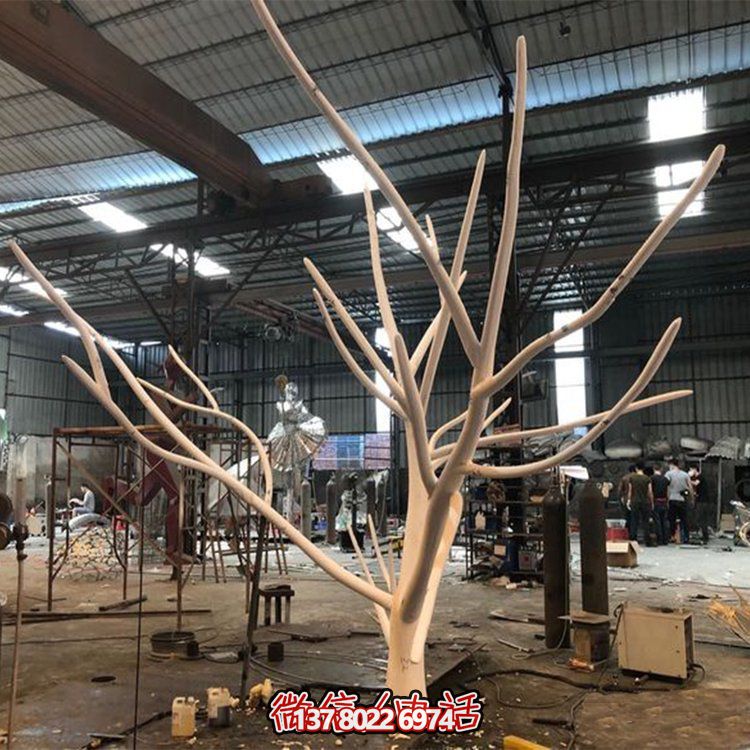 大型玻璃鋼雕塑，給酒店裝飾帶來(lái)創(chuàng)意景觀