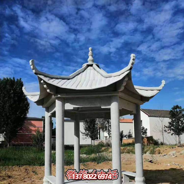 仿古休閑涼亭，天然青石擺放于戶外村莊