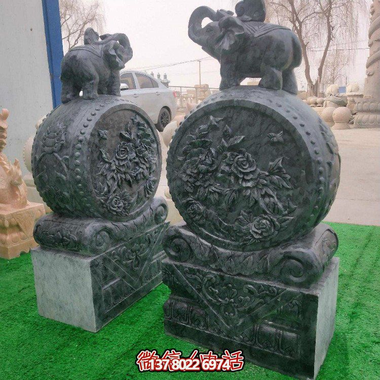 抱著鼓石雕塑，點綴青石庭院門口