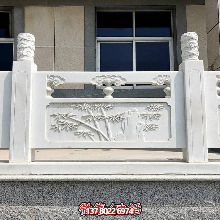 精致古典庭院雕飾浮雕石柱、欄桿、欄板，營(yíng)造溫馨園林