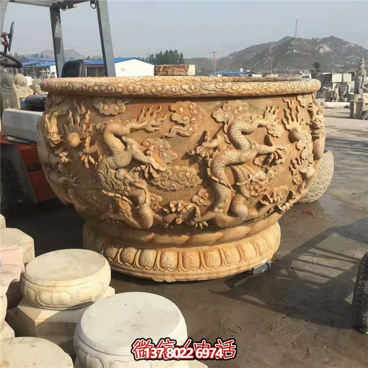 傳統(tǒng)水缸，絢麗多彩的雙龍戲紋