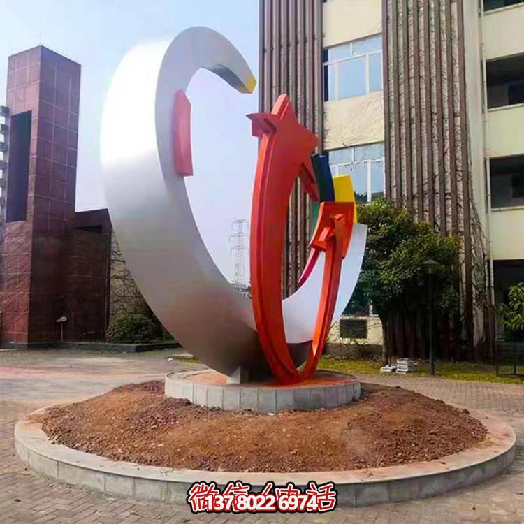 精致不銹鋼月牙雕塑，打造現(xiàn)代都市景觀