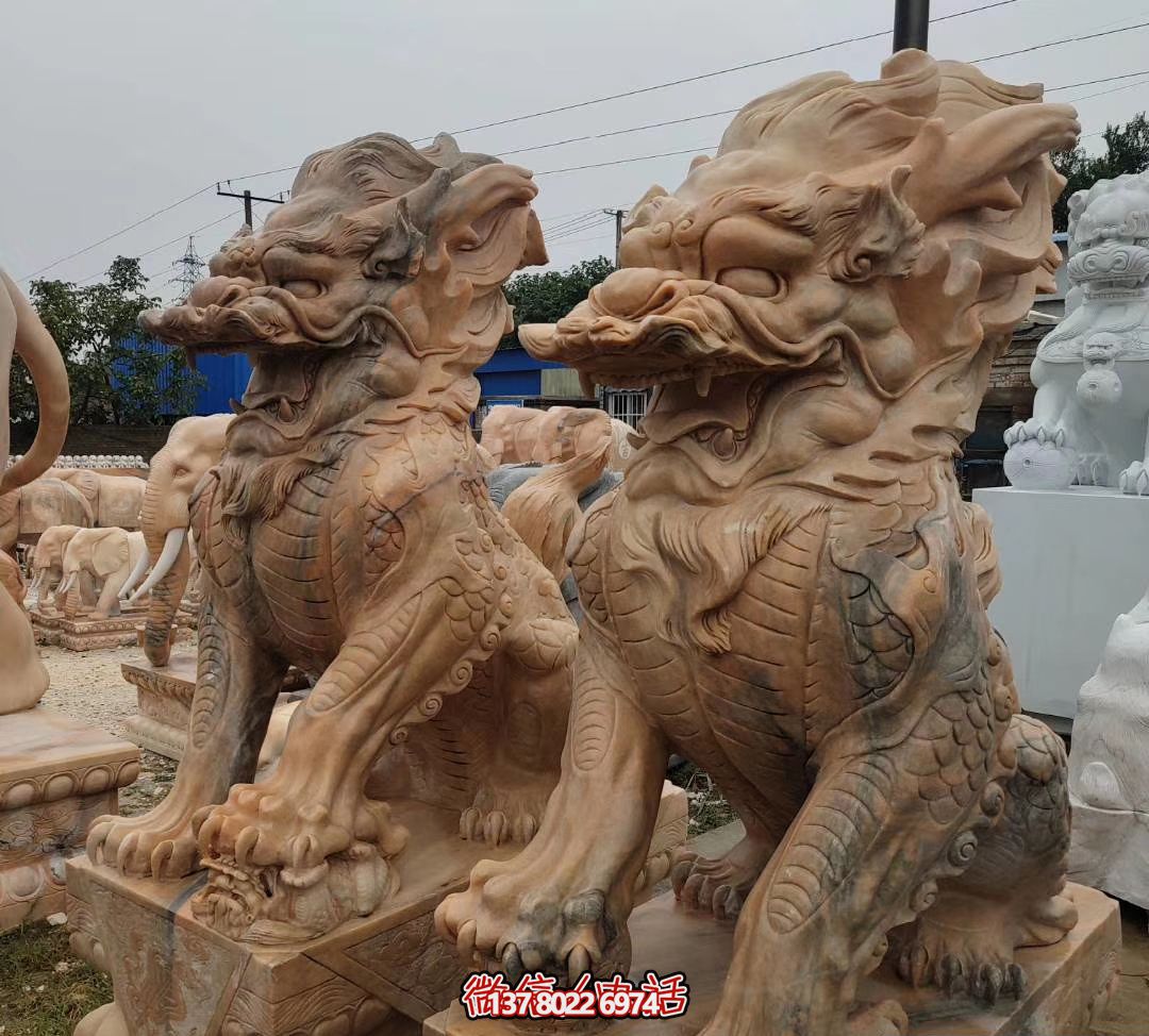 大型黃蠟石麒麟雕塑，點(diǎn)綴廣場景觀