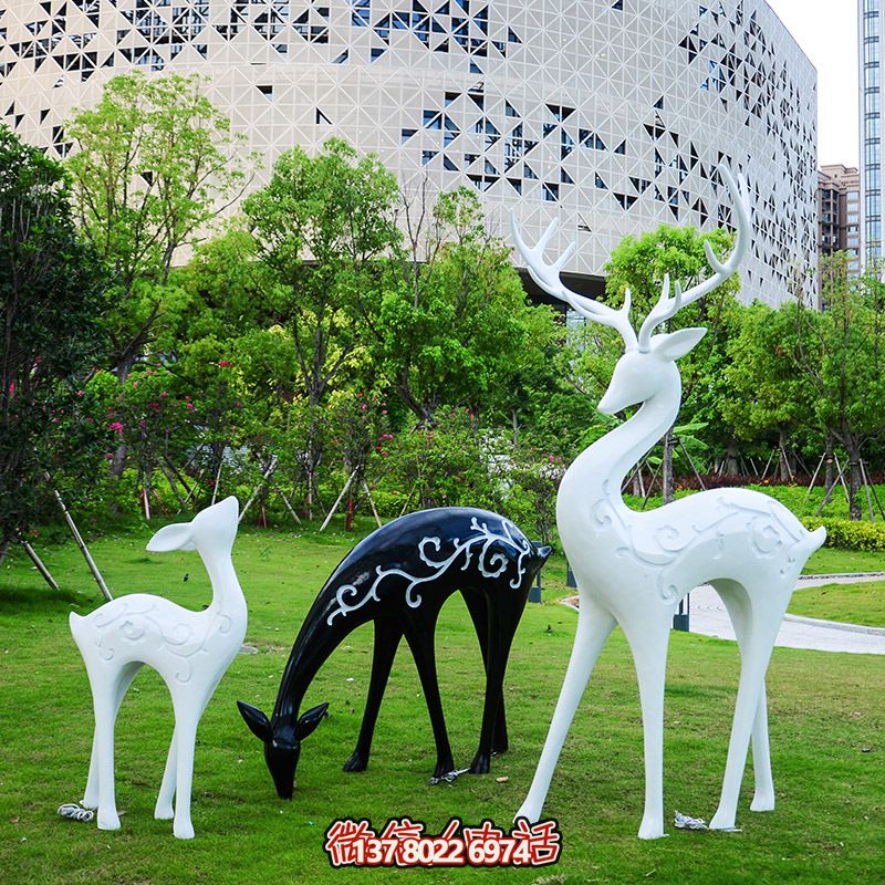 玻璃鋼彩繪黑白鹿雕塑，為小區(qū)增添創(chuàng)意美感