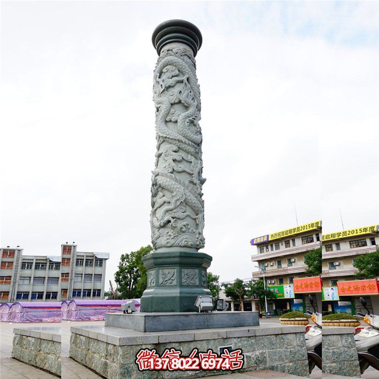 大理石浮雕龍柱，點(diǎn)綴校園廣場(chǎng)