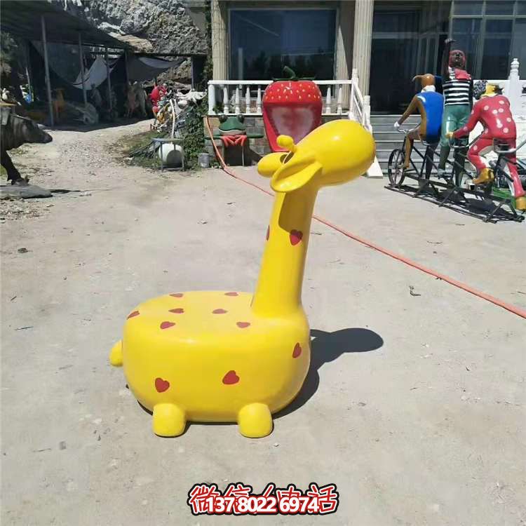 玻璃鋼長頸鹿擺件，安全可靠、適用于多種場景