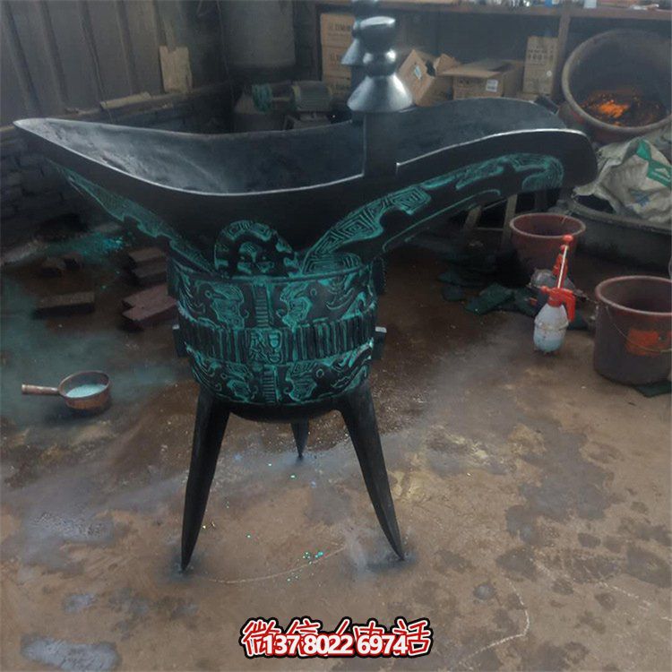 青銅仿古器皿，景觀雕塑擺放，點(diǎn)綴景區(qū)園林