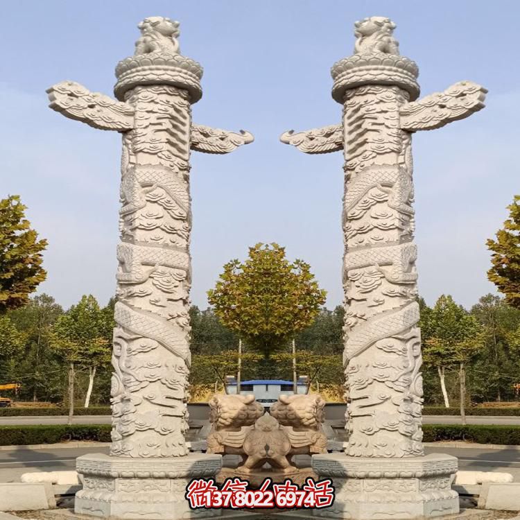 精美大理石手工雕刻龍紋華表雕塑，點綴廣場美景