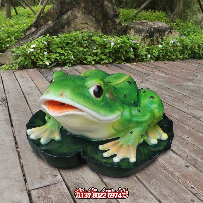 創(chuàng)意玻璃鋼青蛙雕塑，為廣場(chǎng)增添活力