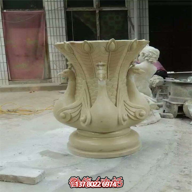 石雕孔雀歐式花盆，讓你的小區(qū)別墅園林更添精致