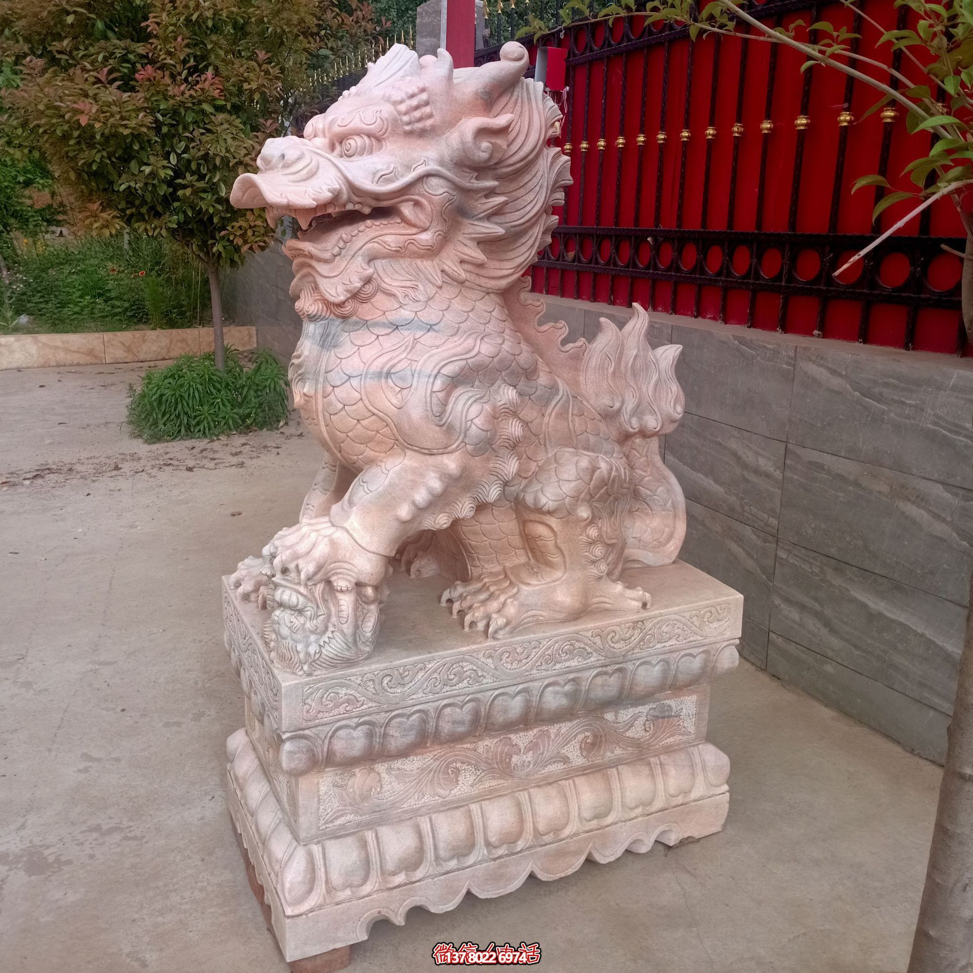 大型仿真麒麟雕塑，增添寺廟園林景觀紅晚霞之美