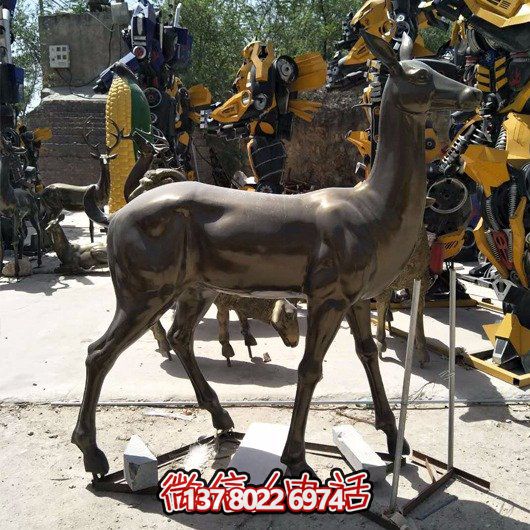 精美雕塑鹿，點綴園林景觀，增添藝術(shù)氣息