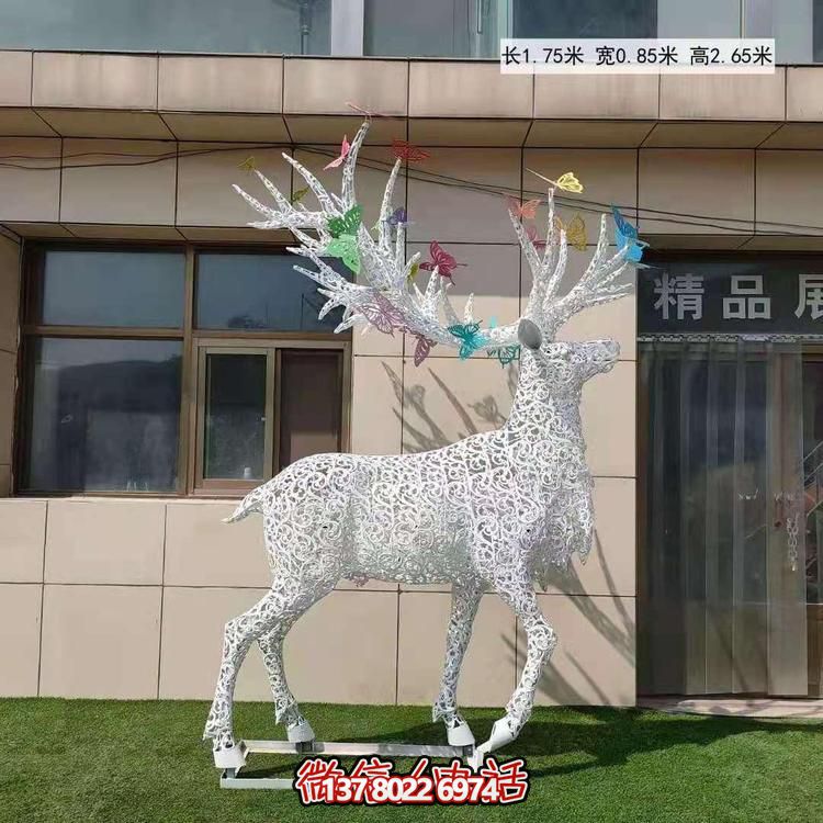 不銹鋼鹿角鏤空梅花亮化雕塑，為景觀廣場(chǎng)擺放