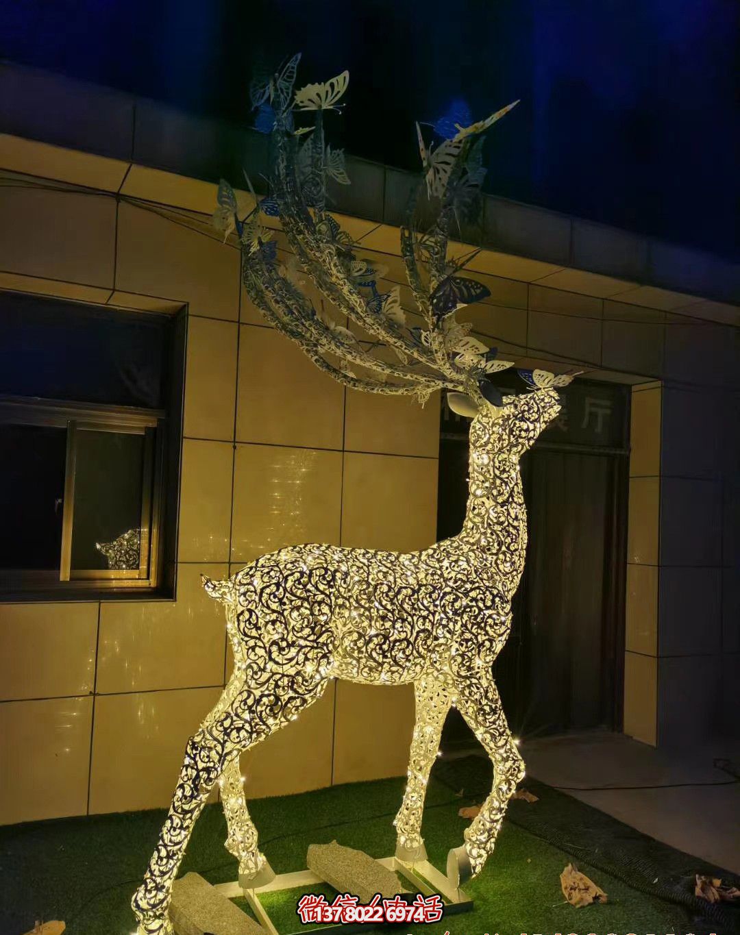 精美不銹鋼梅花鹿雕塑照明裝置，點(diǎn)綴廣場之美