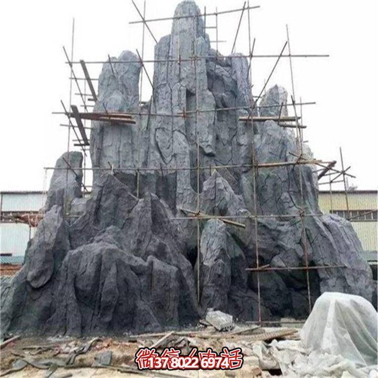 精美的大型石雕假山雕塑，為公園增添靈動之美