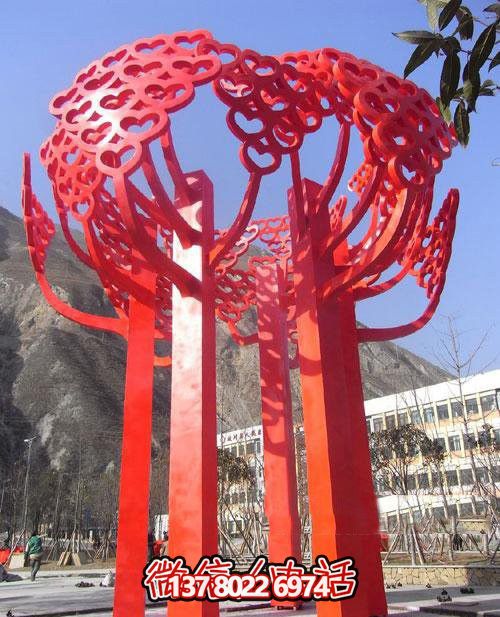 室內(nèi)不銹鋼心形雕塑，點(diǎn)綴別墅景區(qū)美景