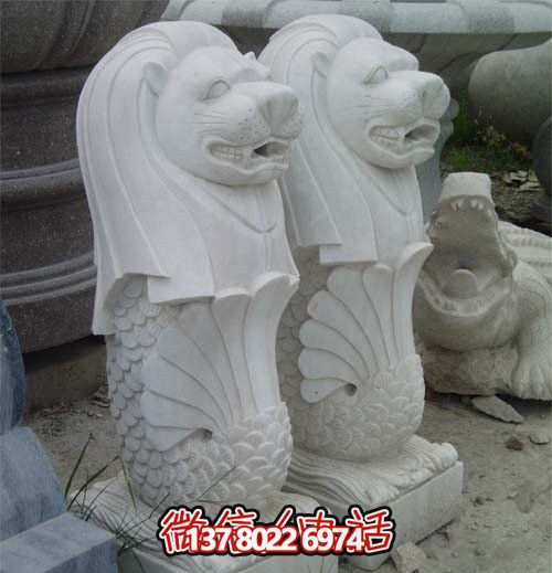 水池邊擺放的青石石雕創(chuàng)意魚(yú)尾獅雕塑 水池邊擺放的青石石雕創(chuàng)意魚(yú)尾獅雕塑