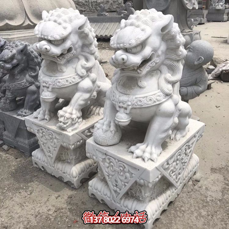 寺院漢白玉石雕大門口看護(hù)的石獅子雕塑 寺院漢白玉石雕大門口看護(hù)的石獅子雕塑