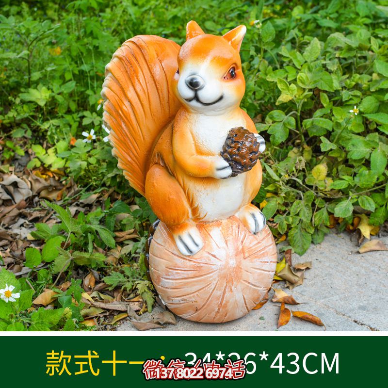 戶外街道一只抱著松子的玻璃鋼松鼠雕塑 戶外街道一只抱著松子的玻璃鋼松鼠雕塑