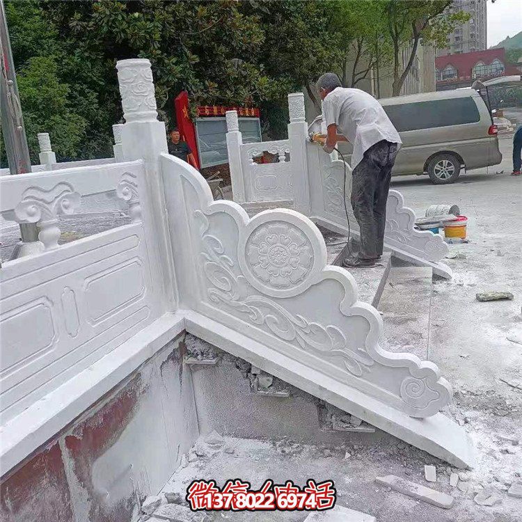 漢白玉旗臺欄板欄桿安裝，細(xì)節(jié)打磨處理