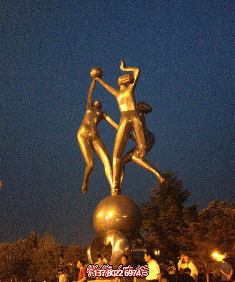 小區(qū)廣場打排球的女孩景觀玻璃鋼仿銅雕 小區(qū)廣場打排球的女孩景觀玻璃鋼仿銅雕