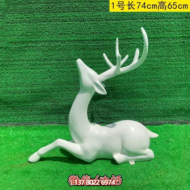 白色的梅花鹿，臥姿，仰頭，可上色