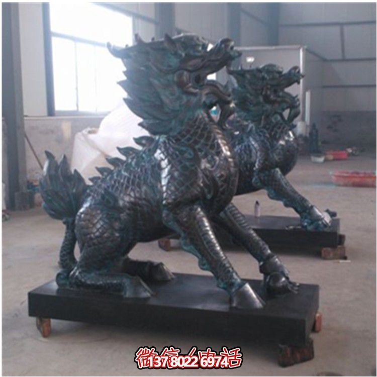 別墅門(mén)口一對(duì)大型動(dòng)物景觀不銹鋼仿古做舊麒麟雕塑