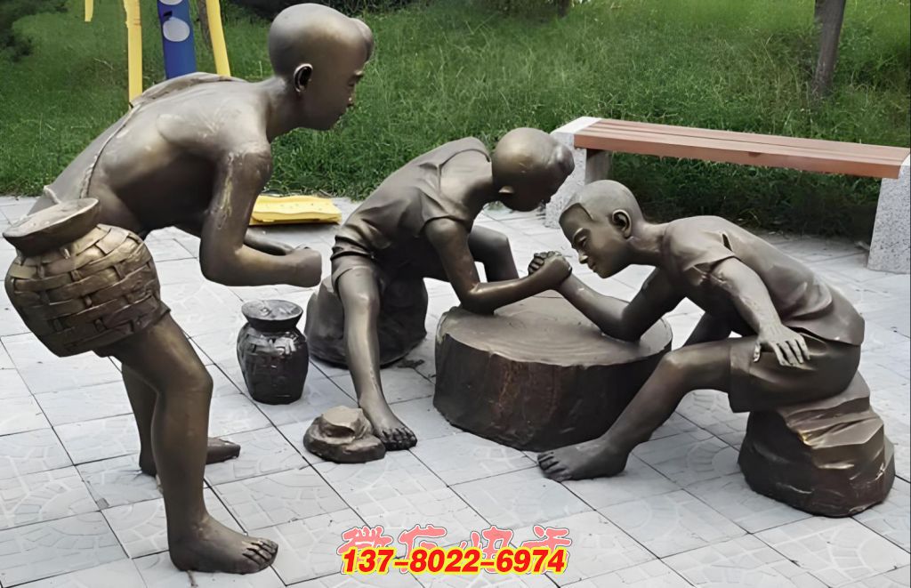 童趣時光：孩童掰手腕嬉戲銅質(zhì)景觀雕塑